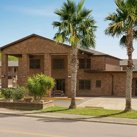 Super 8 By Wyndham Universal City Bagian luar foto