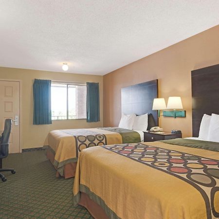 Super 8 By Wyndham Universal City Bagian luar foto