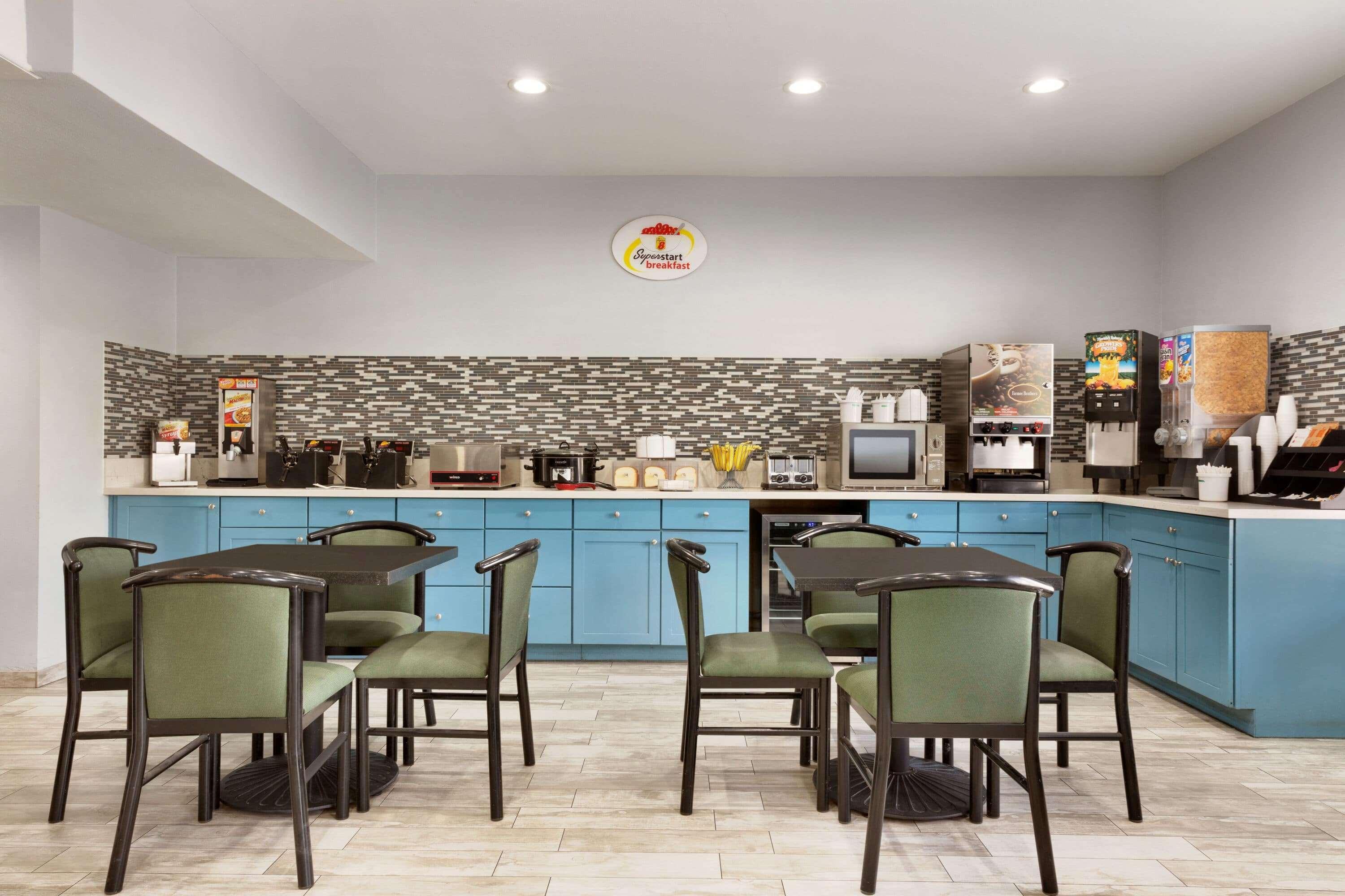 Super 8 By Wyndham Universal City Bagian luar foto