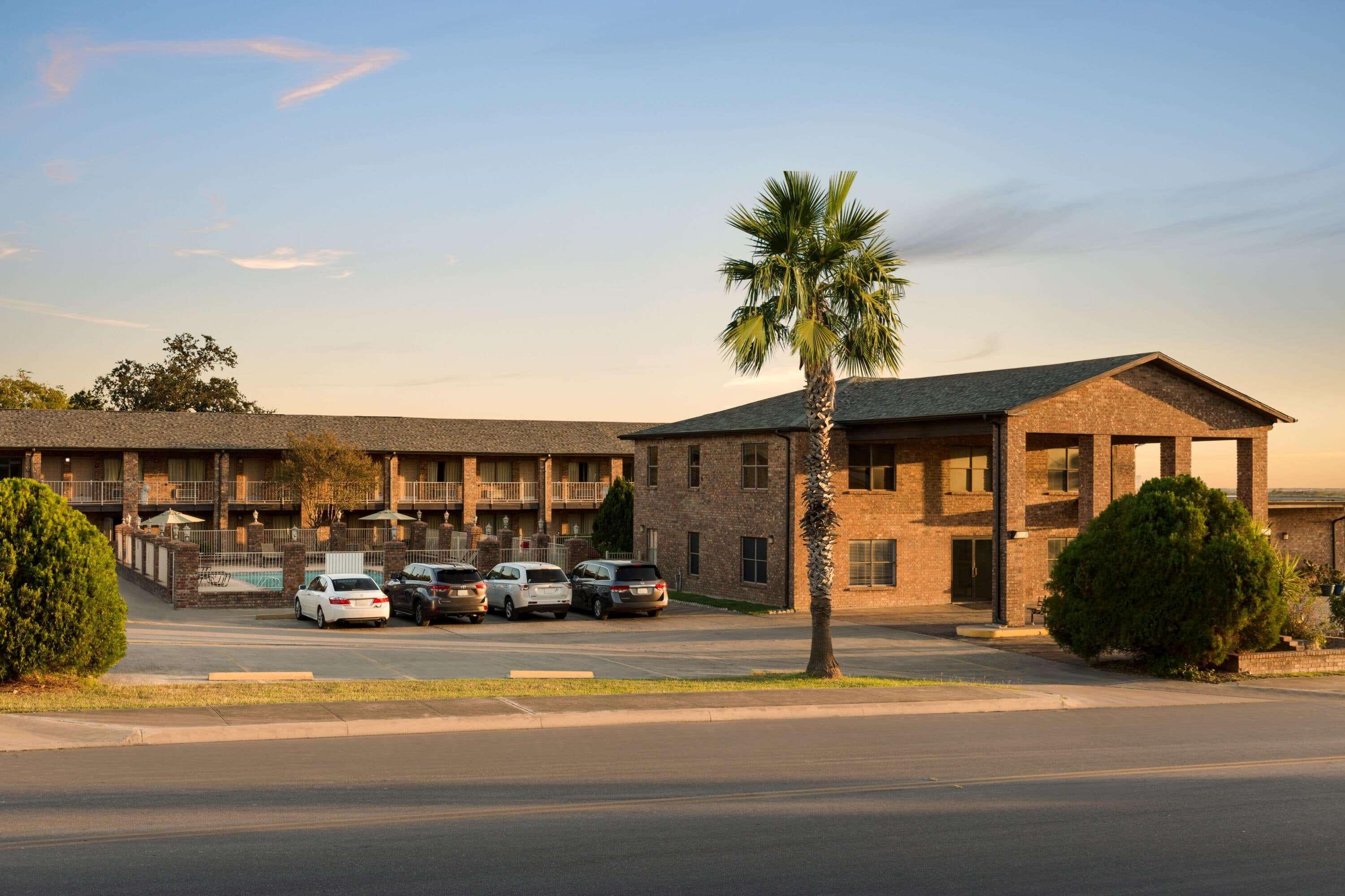 Super 8 By Wyndham Universal City Bagian luar foto