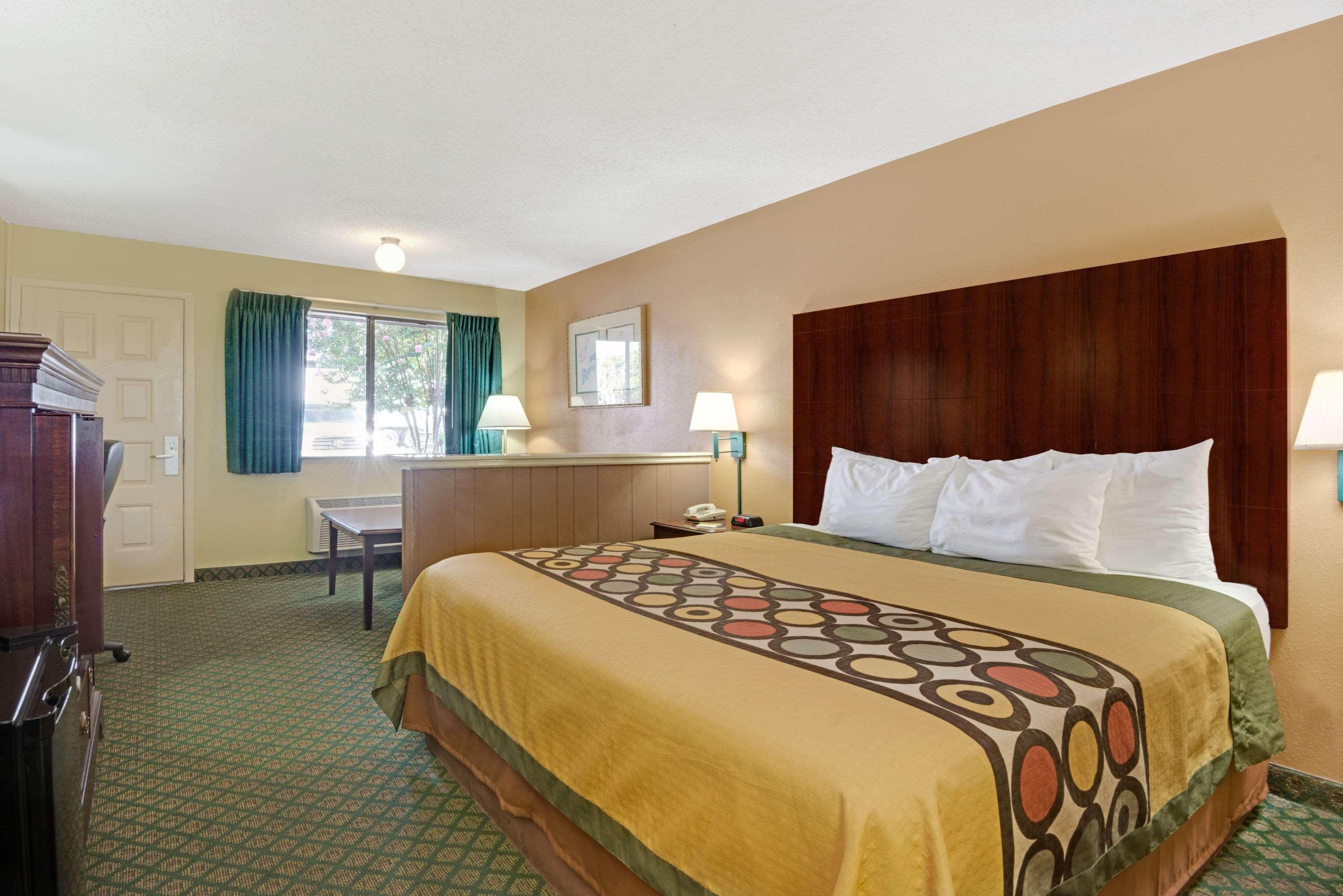 Super 8 By Wyndham Universal City Bagian luar foto