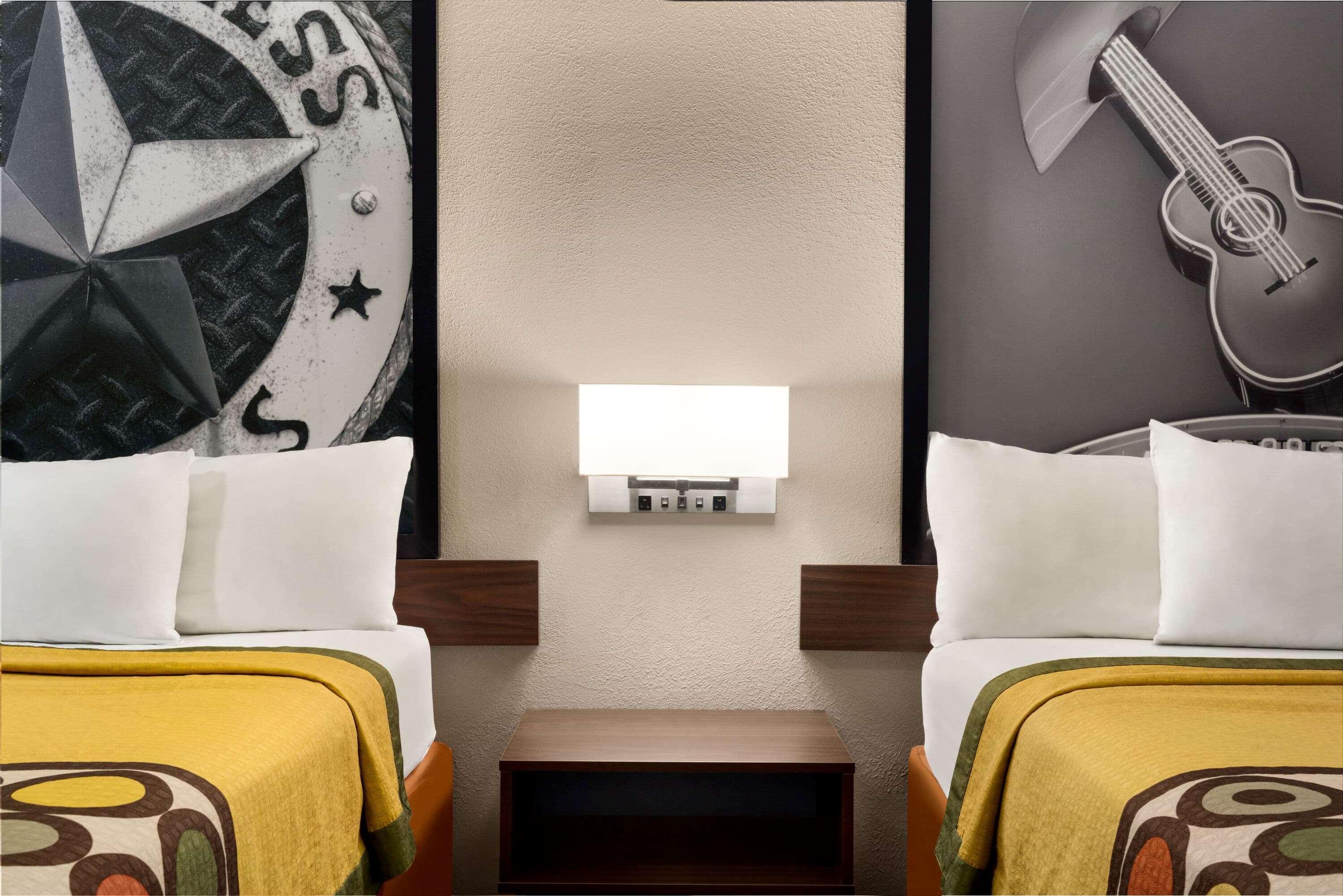 Super 8 By Wyndham Universal City Bagian luar foto
