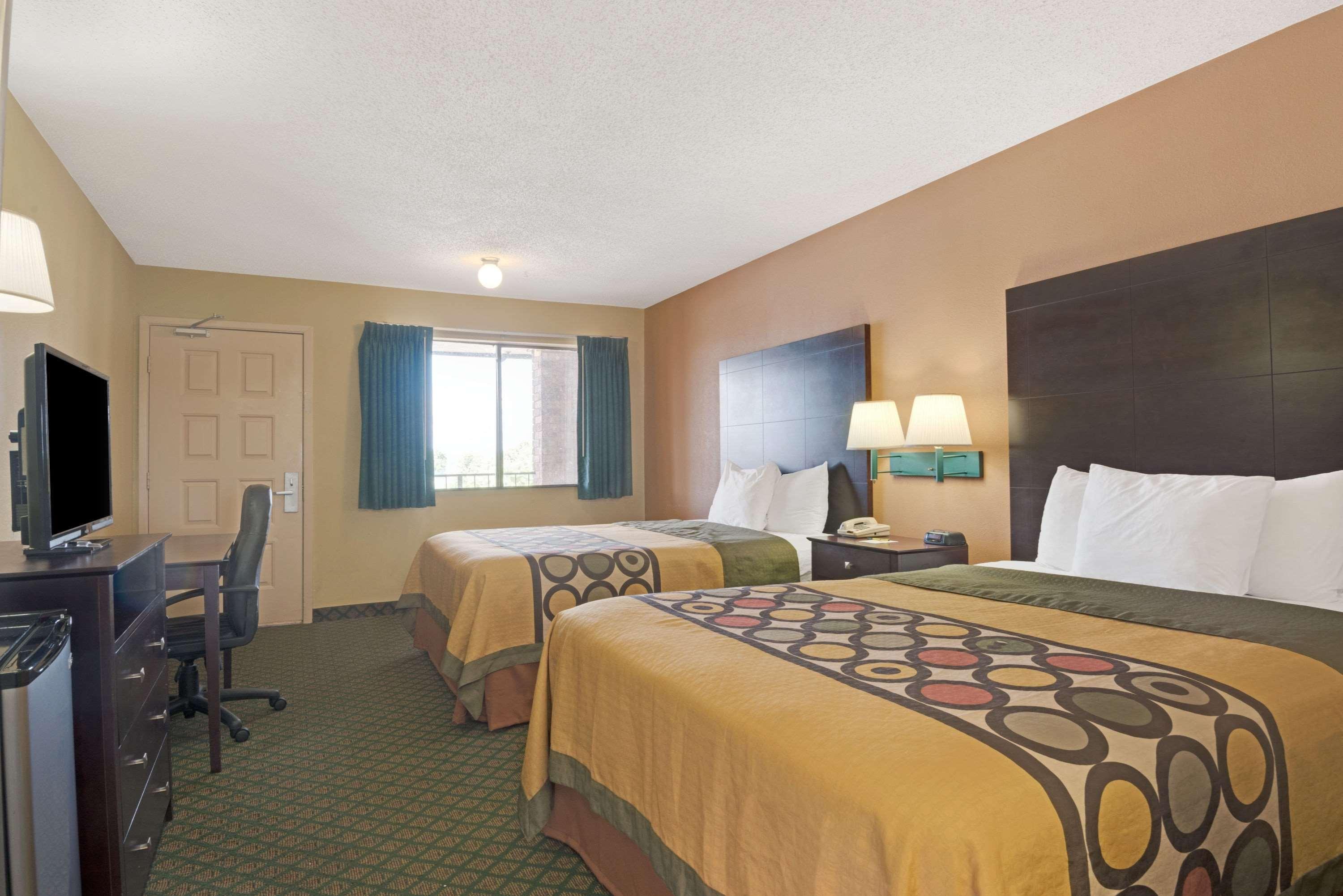 Super 8 By Wyndham Universal City Bagian luar foto