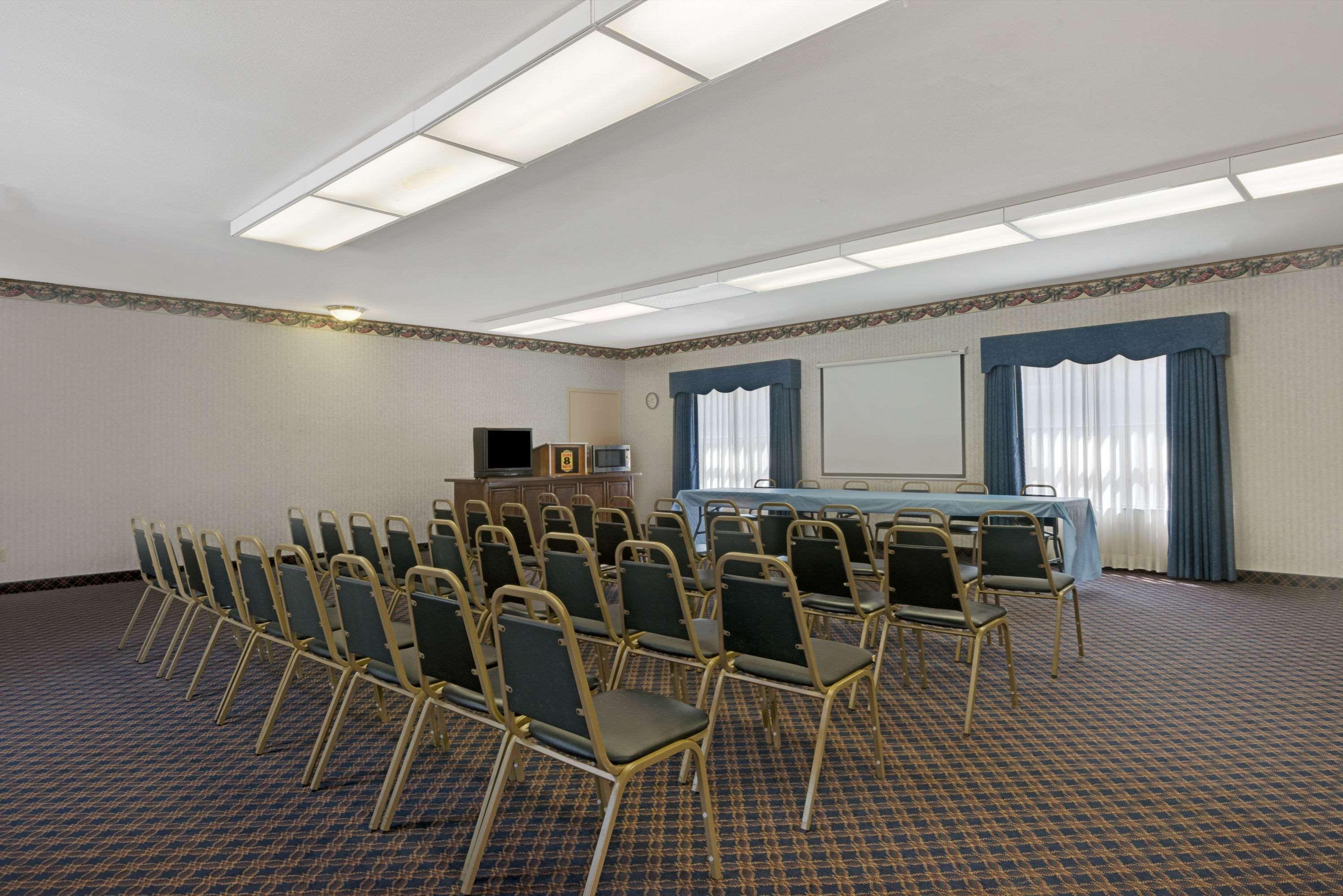 Super 8 By Wyndham Universal City Bagian luar foto