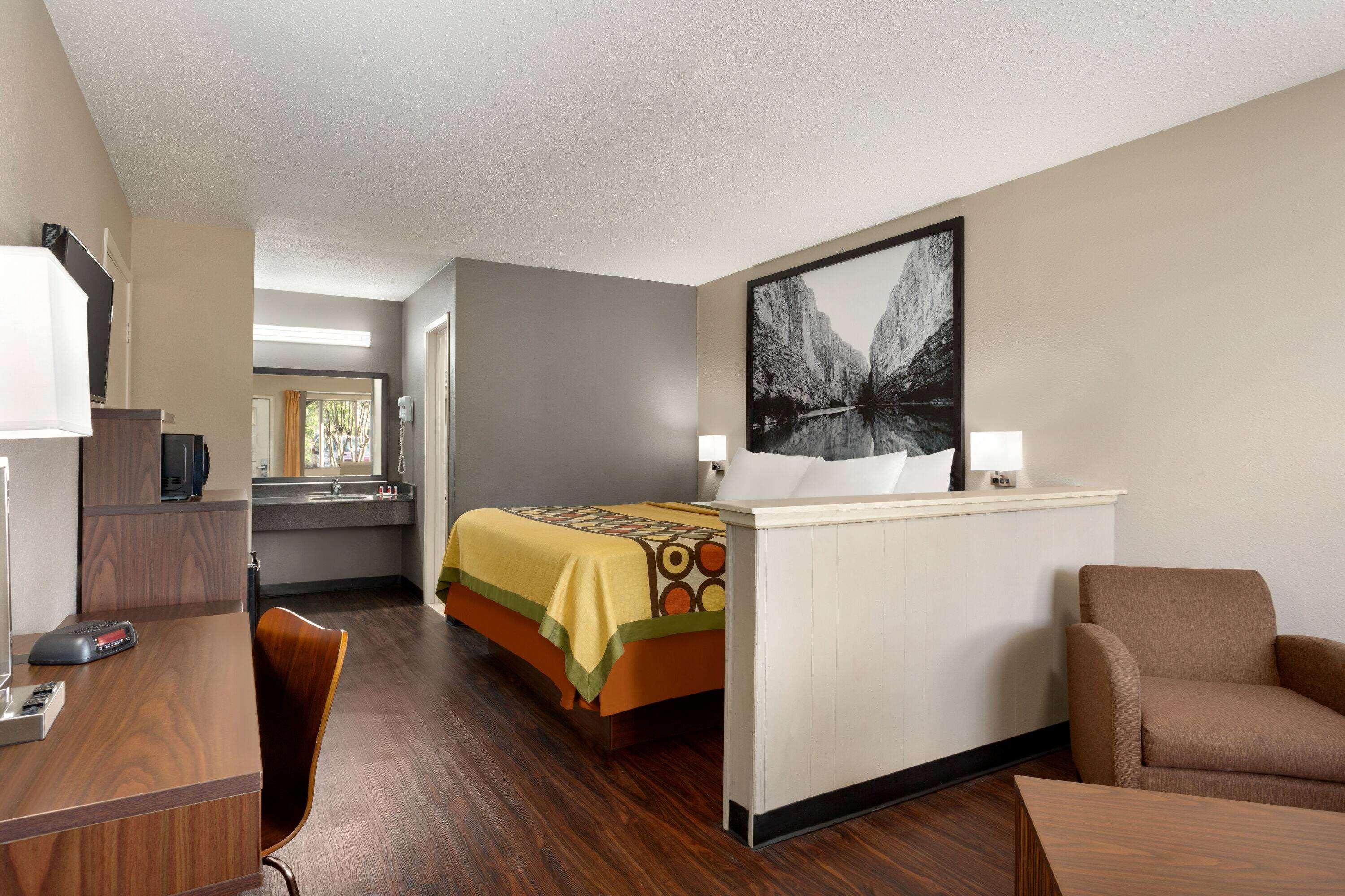 Super 8 By Wyndham Universal City Bagian luar foto