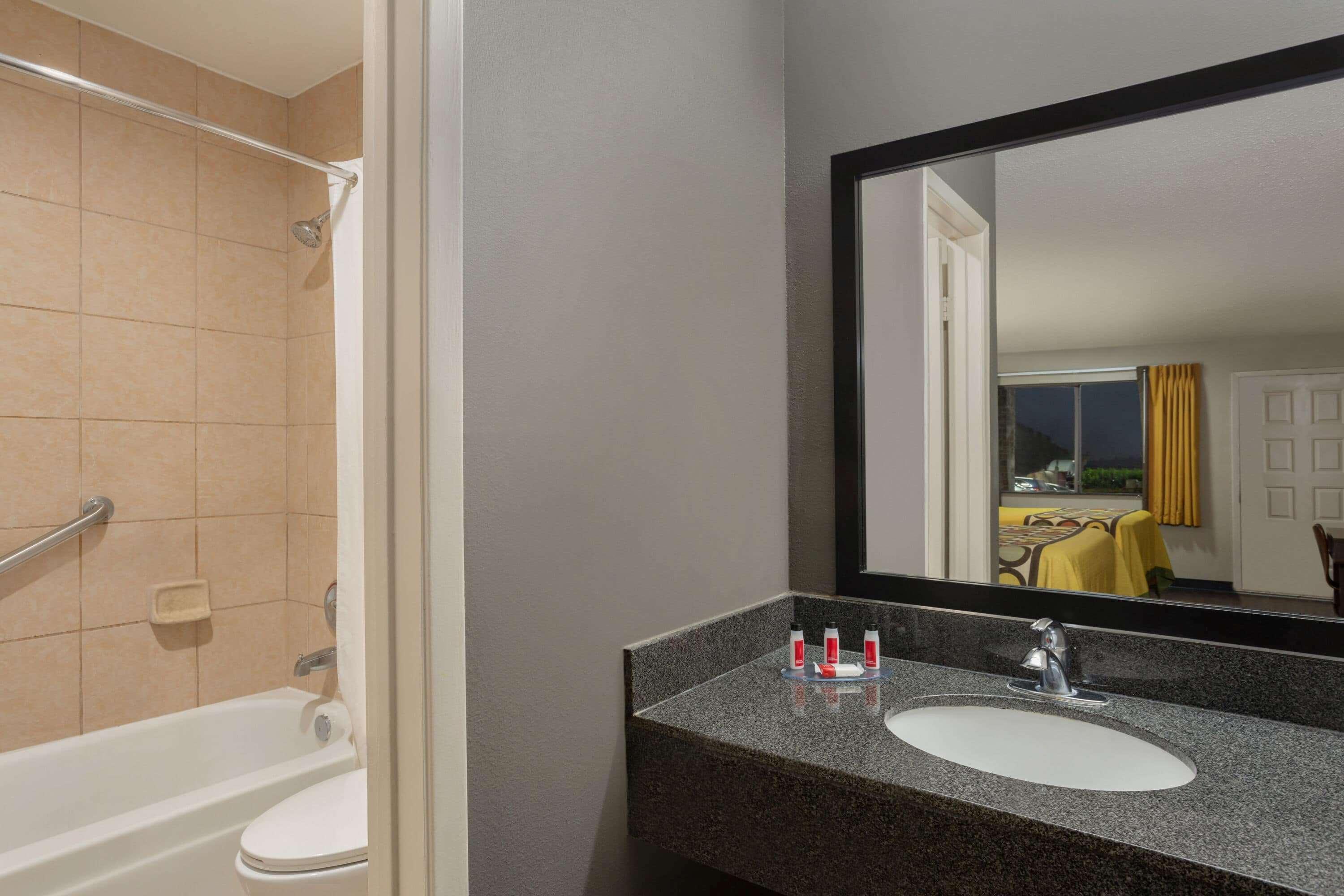 Super 8 By Wyndham Universal City Bagian luar foto