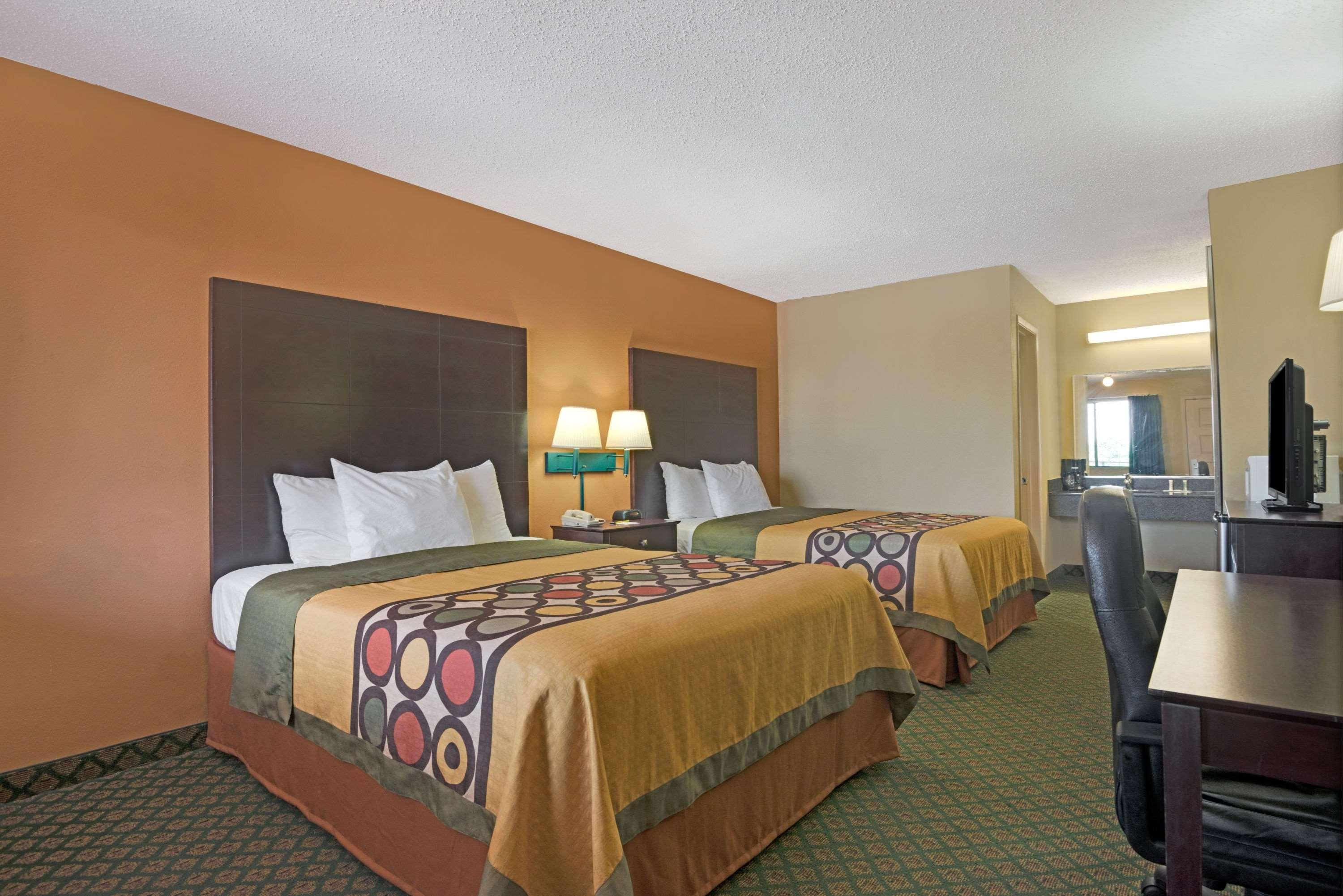 Super 8 By Wyndham Universal City Bagian luar foto