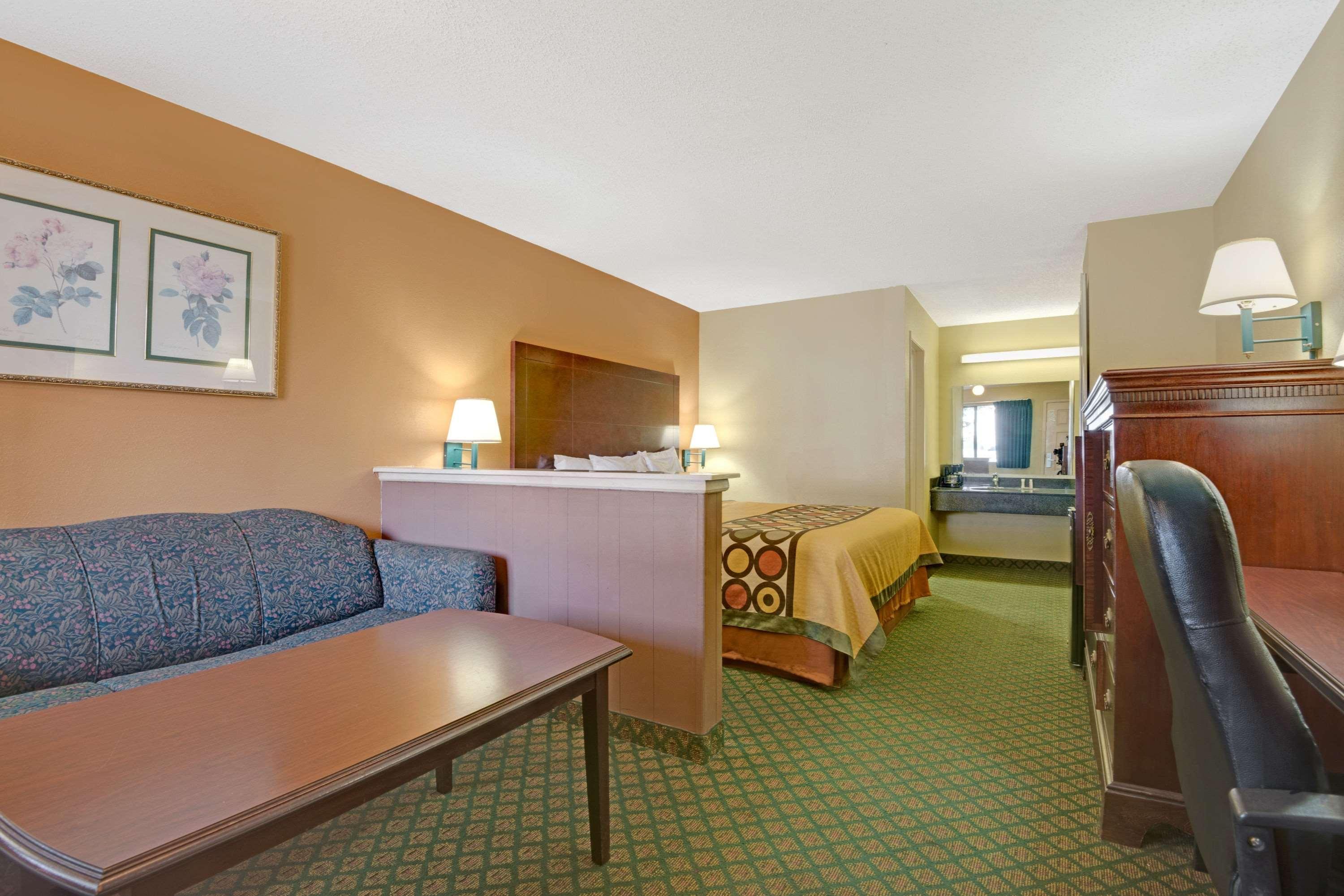 Super 8 By Wyndham Universal City Bagian luar foto