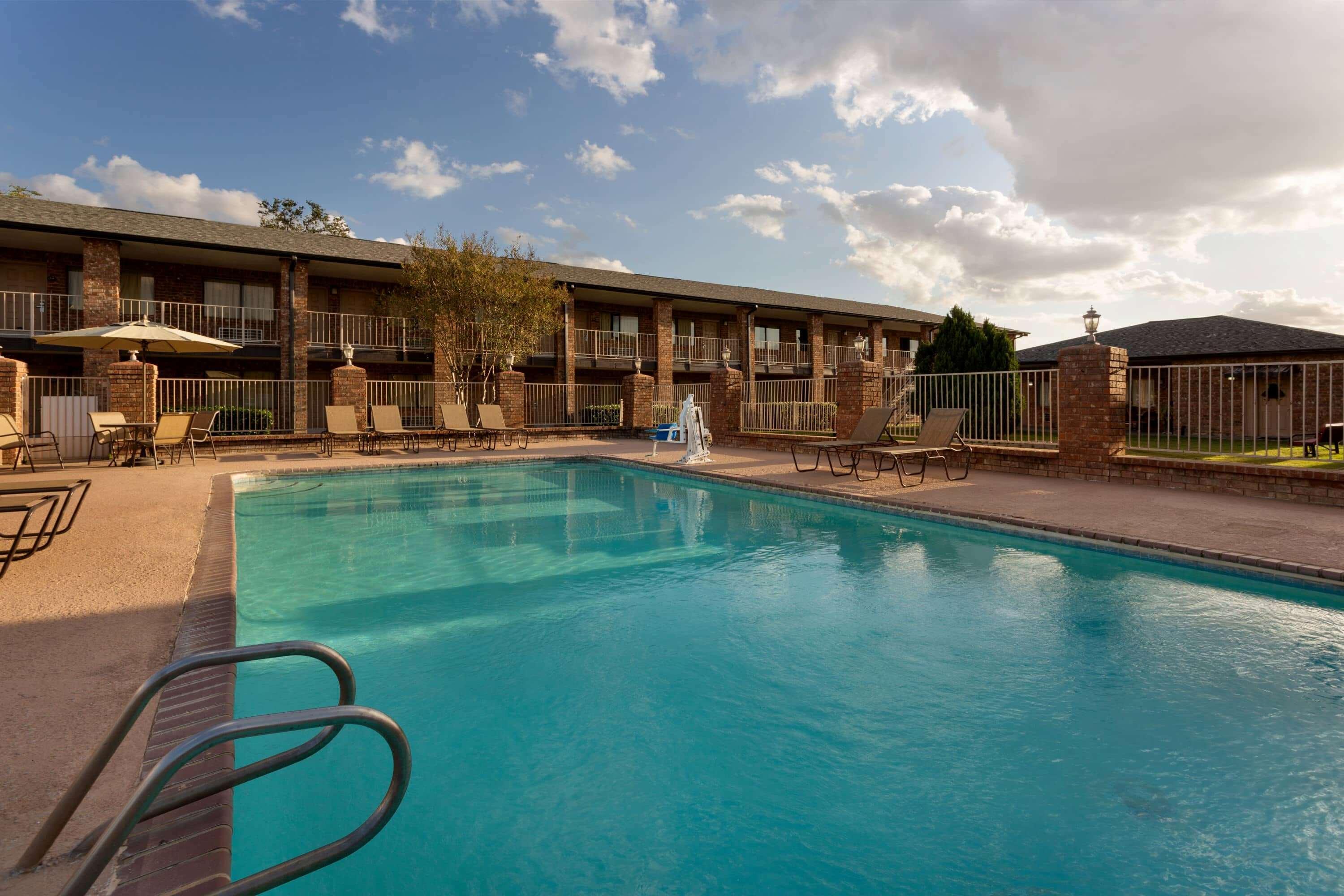 Super 8 By Wyndham Universal City Bagian luar foto