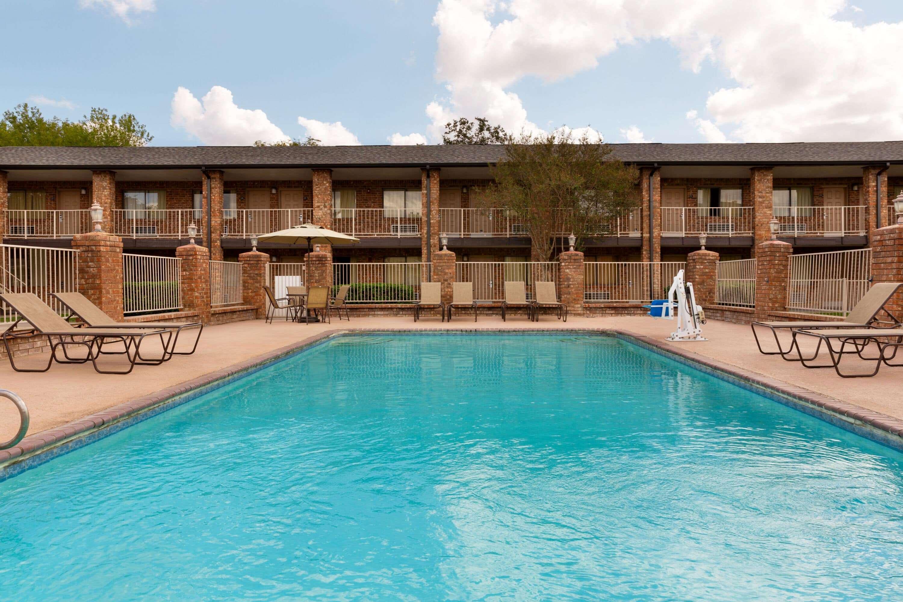 Super 8 By Wyndham Universal City Bagian luar foto