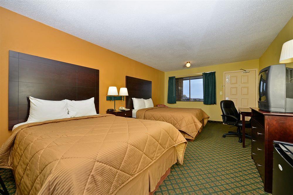 Super 8 By Wyndham Universal City Bagian luar foto