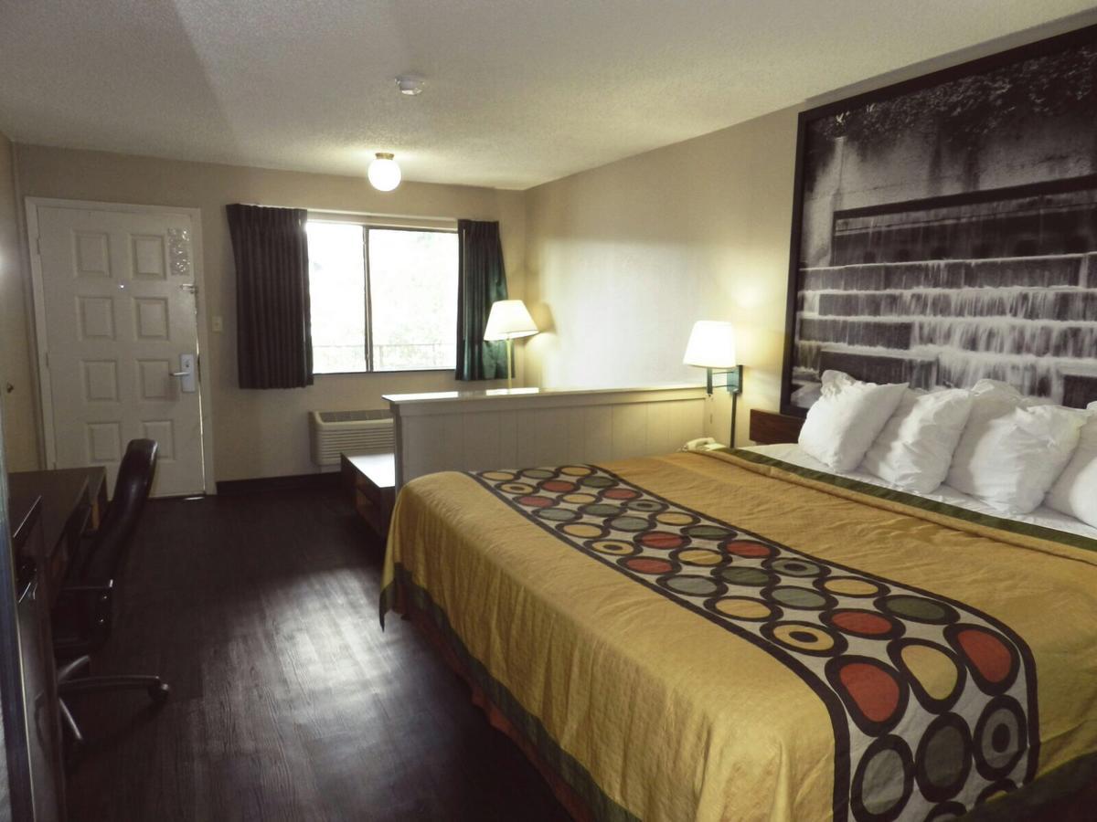 Super 8 By Wyndham Universal City Bagian luar foto