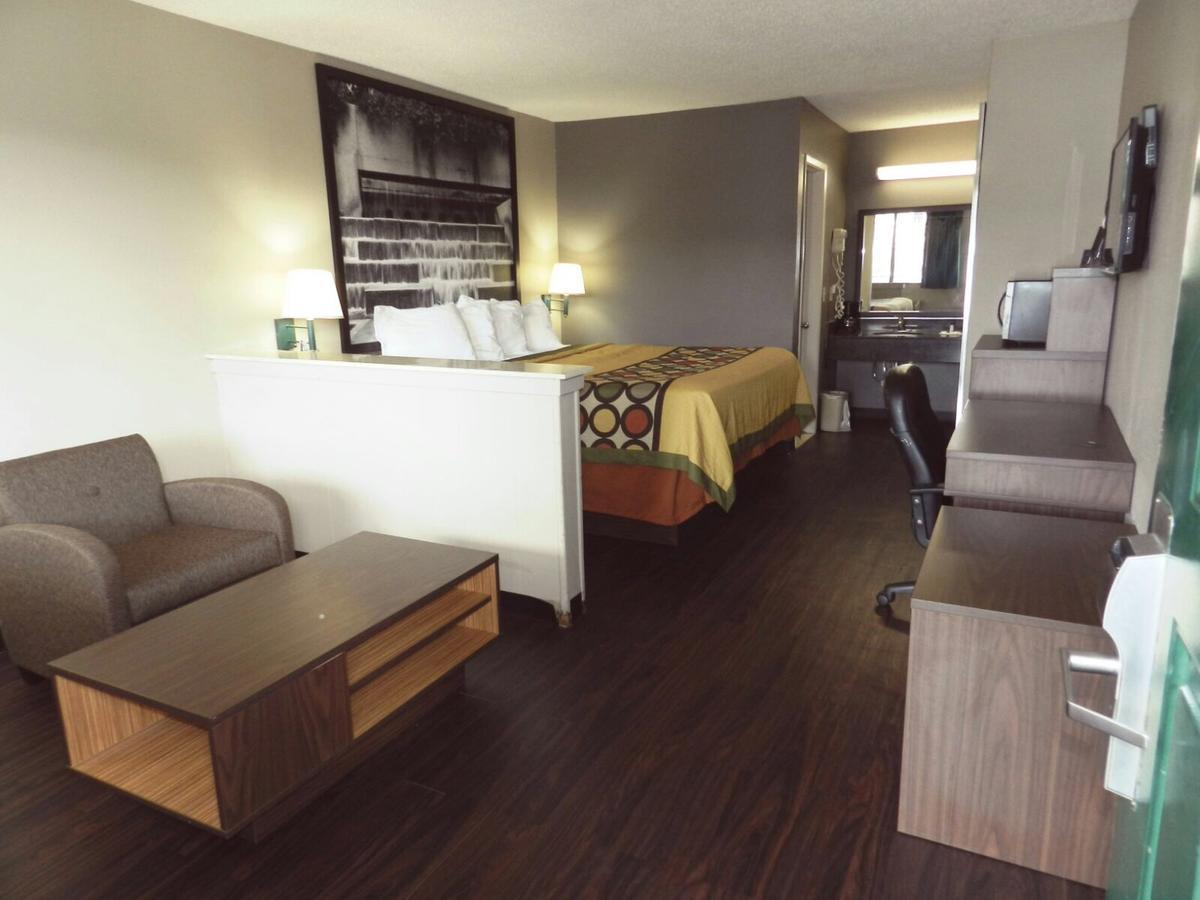 Super 8 By Wyndham Universal City Bagian luar foto