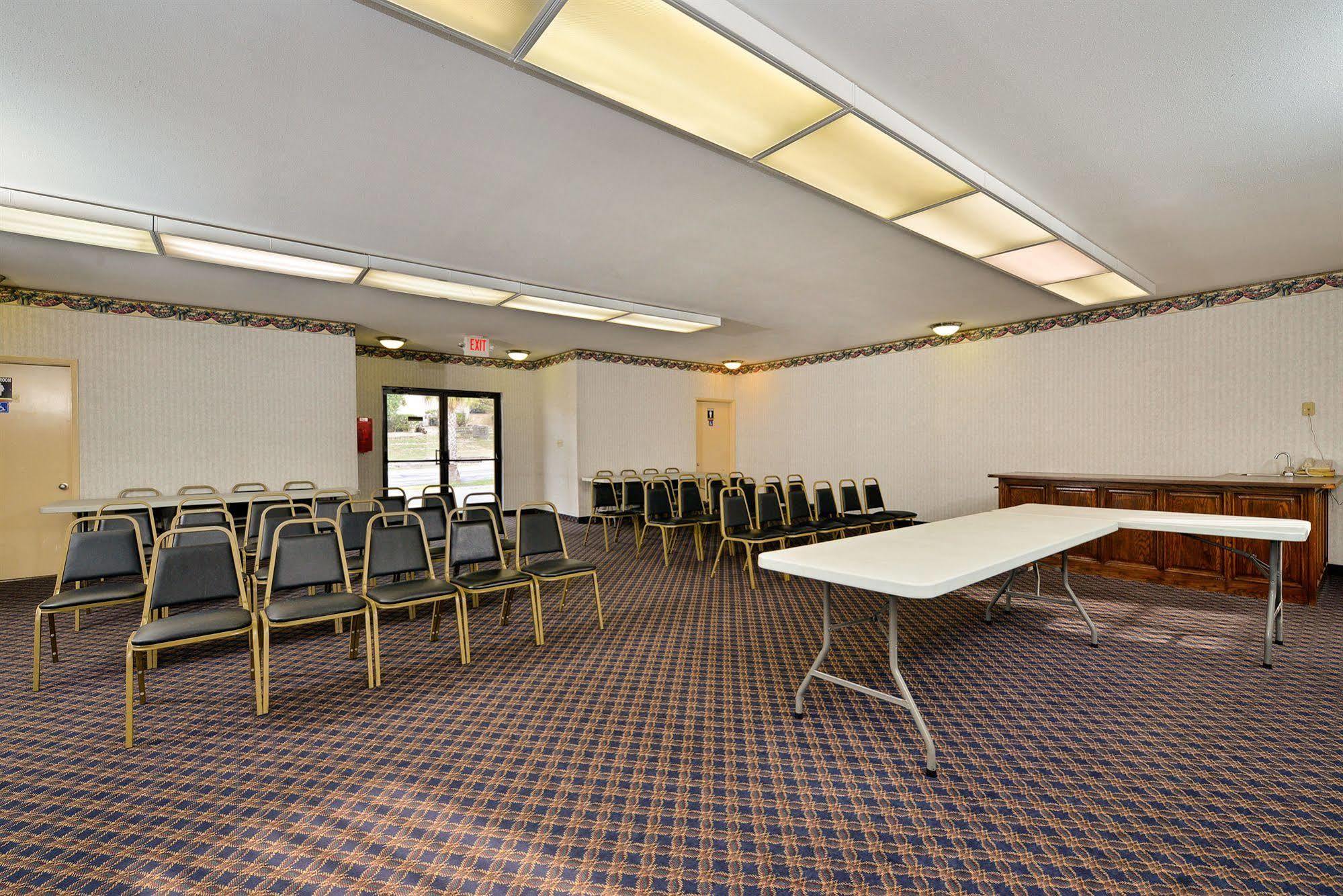 Super 8 By Wyndham Universal City Bagian luar foto