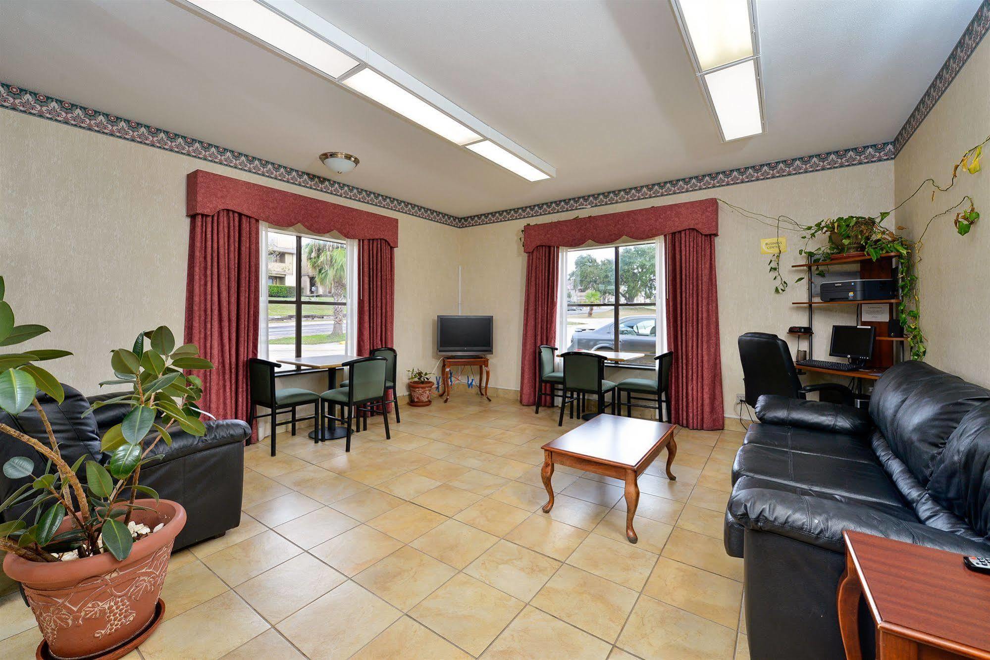 Super 8 By Wyndham Universal City Bagian luar foto