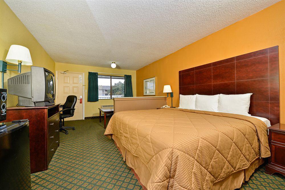 Super 8 By Wyndham Universal City Bagian luar foto